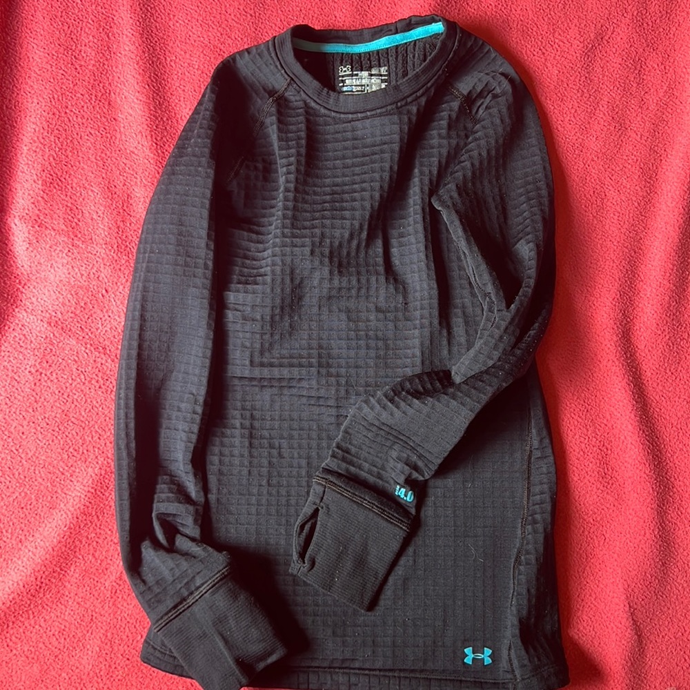 Small dark blue Underarmor sweatshirt
